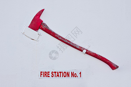 Axe消防站刀片火灾红色车站情况工具把手墙壁刀刃白色背景图片