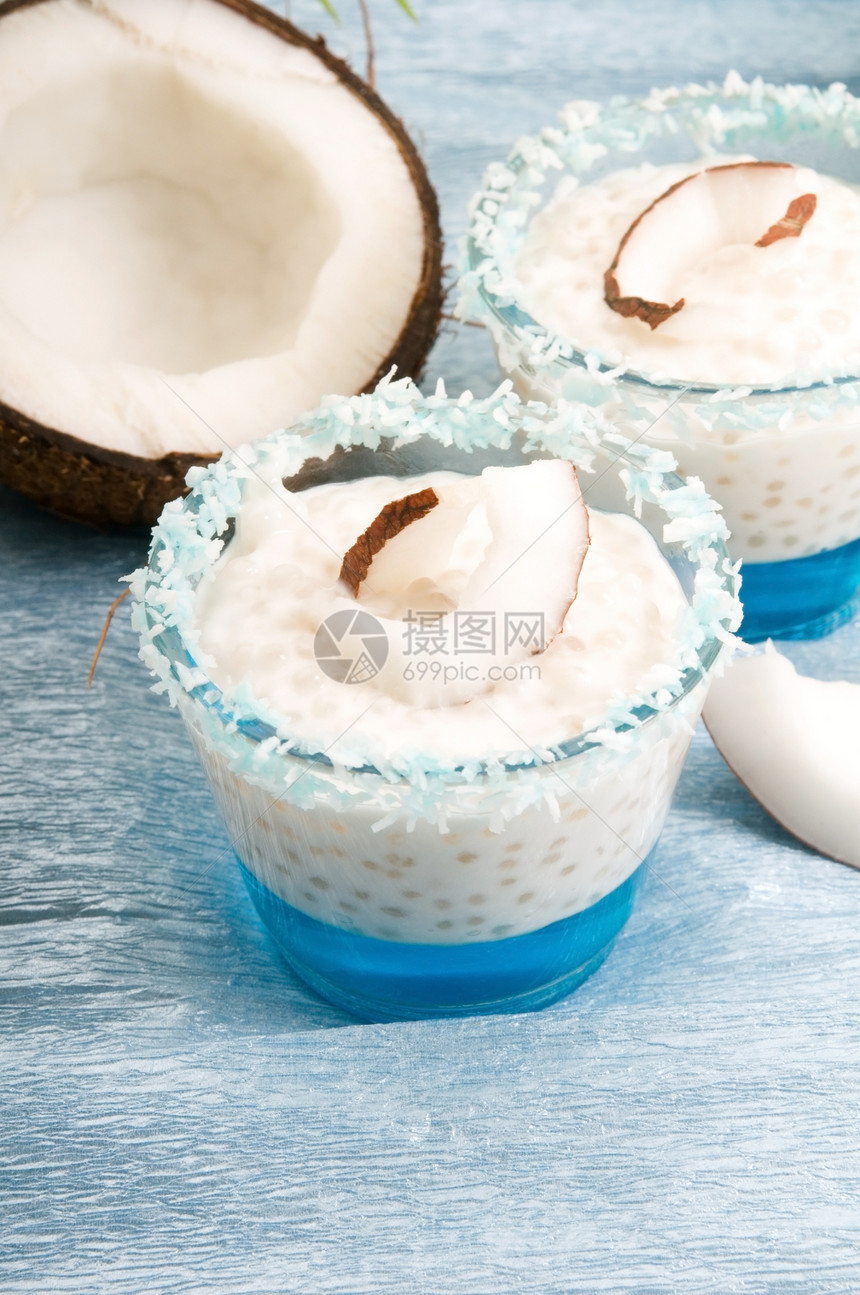 椰子布丁 配有木薯果珍珠和利塔奇果冻奶油美食香草甜点宏观热带白色棕榈食物水果图片