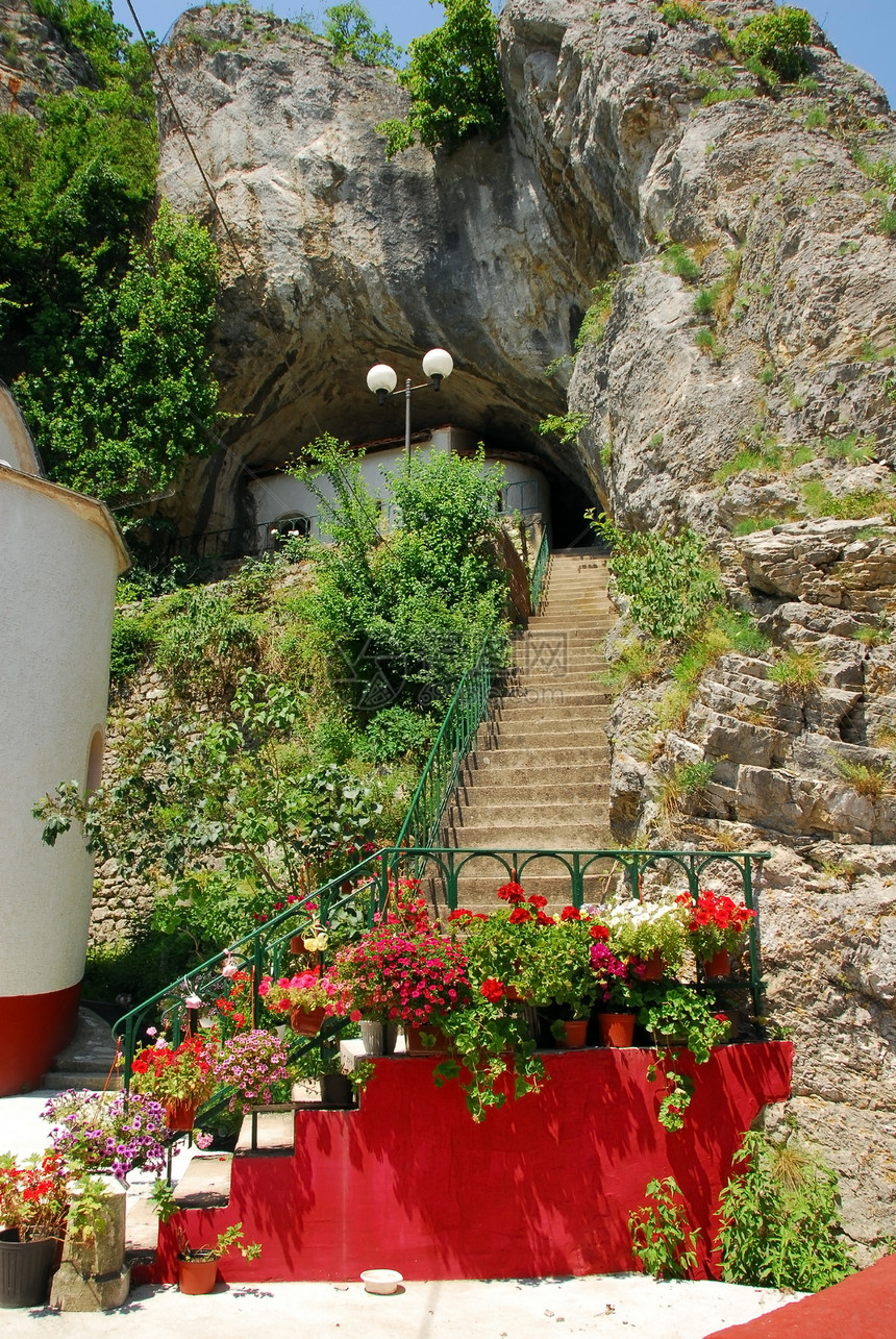 塞尔维亚Gornjak修道院怪物寺庙宗教洞穴爬坡灵魂楼梯礼仪传统教会图片
