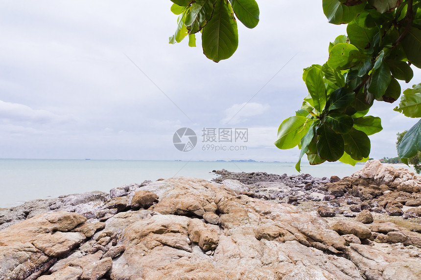 海边的落基海滩海洋石头旅行运动风景日落荒野场景海浪热带图片