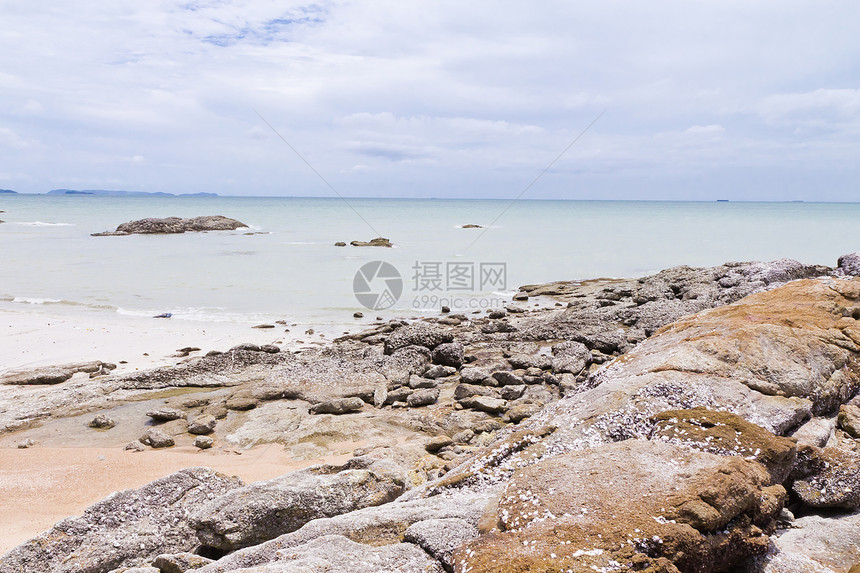 海滩 岩石地区日落场景海岸海浪运动风景天空蓝色旅行阳光图片