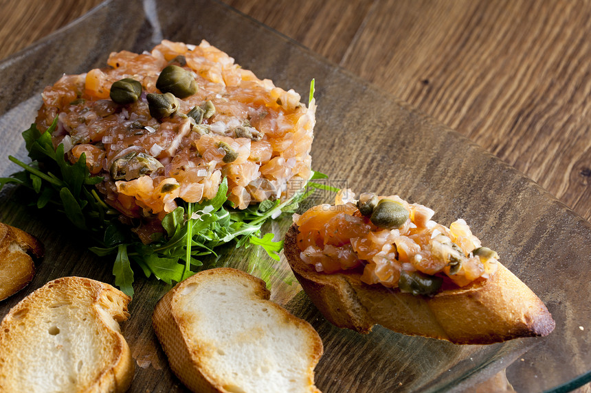 撒旦鲑鱼火箭美食营养糕点鞑靼面包盘子静物食物图片