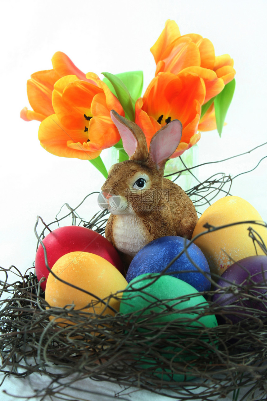 带鸡蛋 复活节兔子和郁金香的复活节篮子海关绿色传统橙子图片