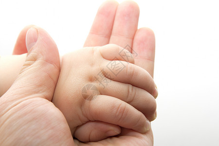 多愁善感的父亲和婴儿的手手势压痛雏鸟脚趾新生儿孩子白色父母手指新生背景