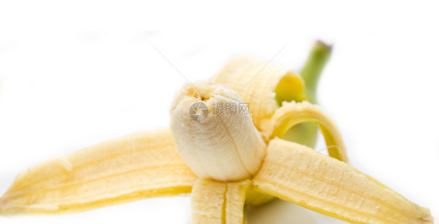 白色背景的新鲜香蕉紧贴起来剪裁皮肤食物团体小吃保健卫生早餐美食热带图片