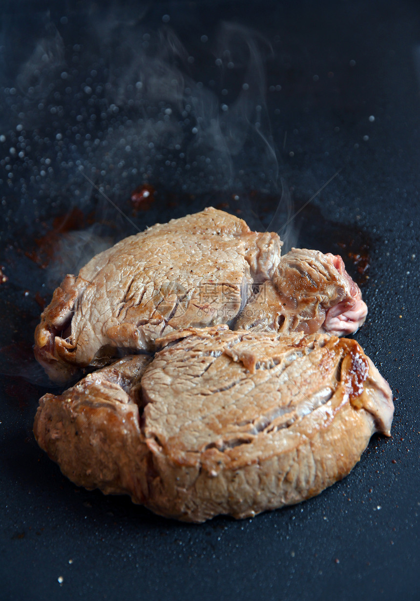 灰性肉类盘子牛扒牛肉猪肉烹饪鱼片炙烤红色烧烤美食图片