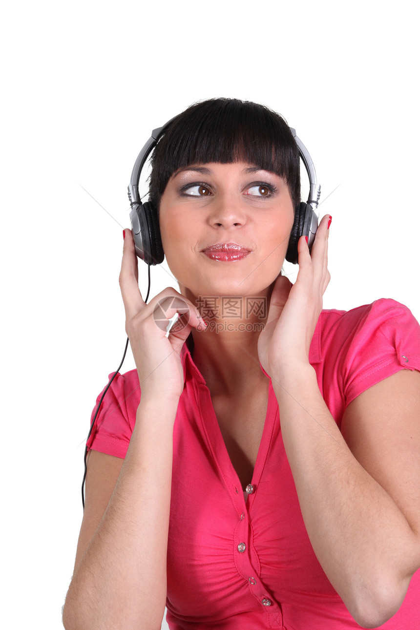 妇女用她的耳机听音乐音乐娱乐乐趣耳朵收音机快乐记录立体声玩家喜悦图片
