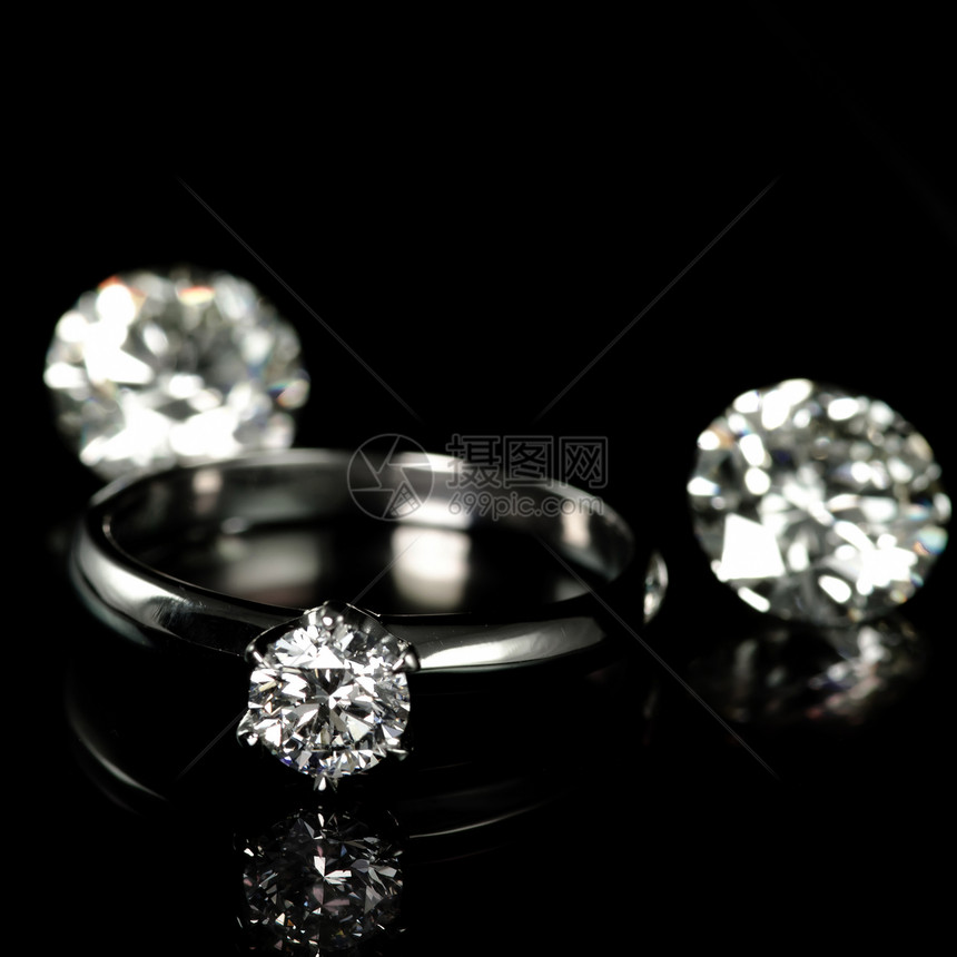 婚前钻石戒指已婚婚礼珠宝夫妻展示美丽金子金属婚姻传统图片