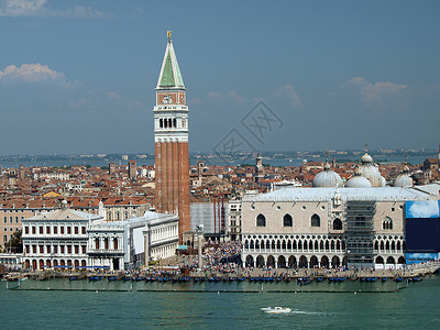- 从圣乔治·马吉奥雷教堂塔楼看到威尼斯圣马克广场高清图片