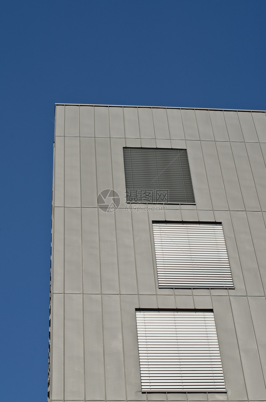 现代建筑住房金属摩天大楼奢华蓝色建筑学玻璃阳台窗户建造图片