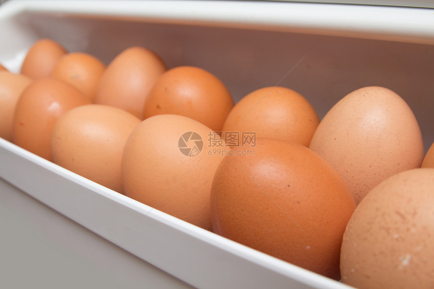 冰箱里一堆褐蛋的紧闭饮食棕色生活早餐农场椭圆形食物营养黄色烹饪图片