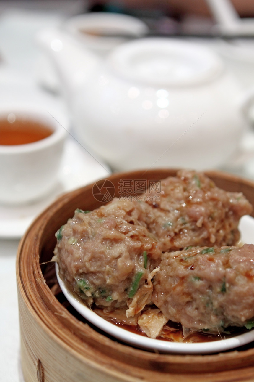 肉球是美味的中国菜红色食物盒子美食蜜蜂烹饪黑色牙齿午餐厨房图片