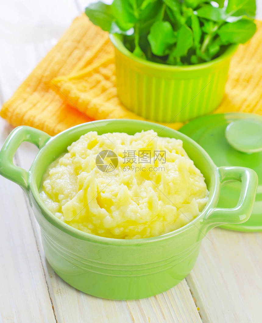 土豆泥乳白色淀粉奶油吃饭状物桌子餐巾黄油美食奶制品图片