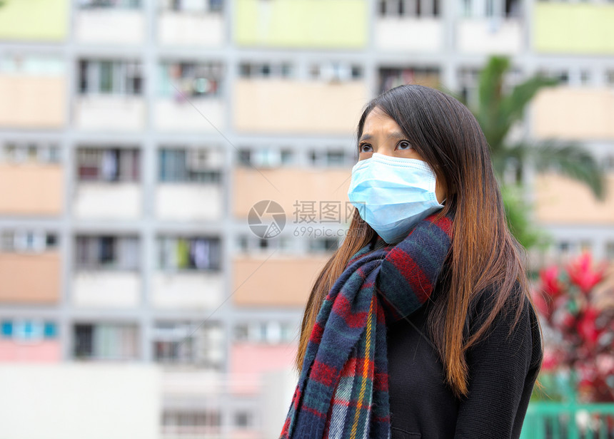 在拥挤的城市 戴医疗面罩的妇女街道安全灰尘女士女孩飞机场流感物质细菌症状图片