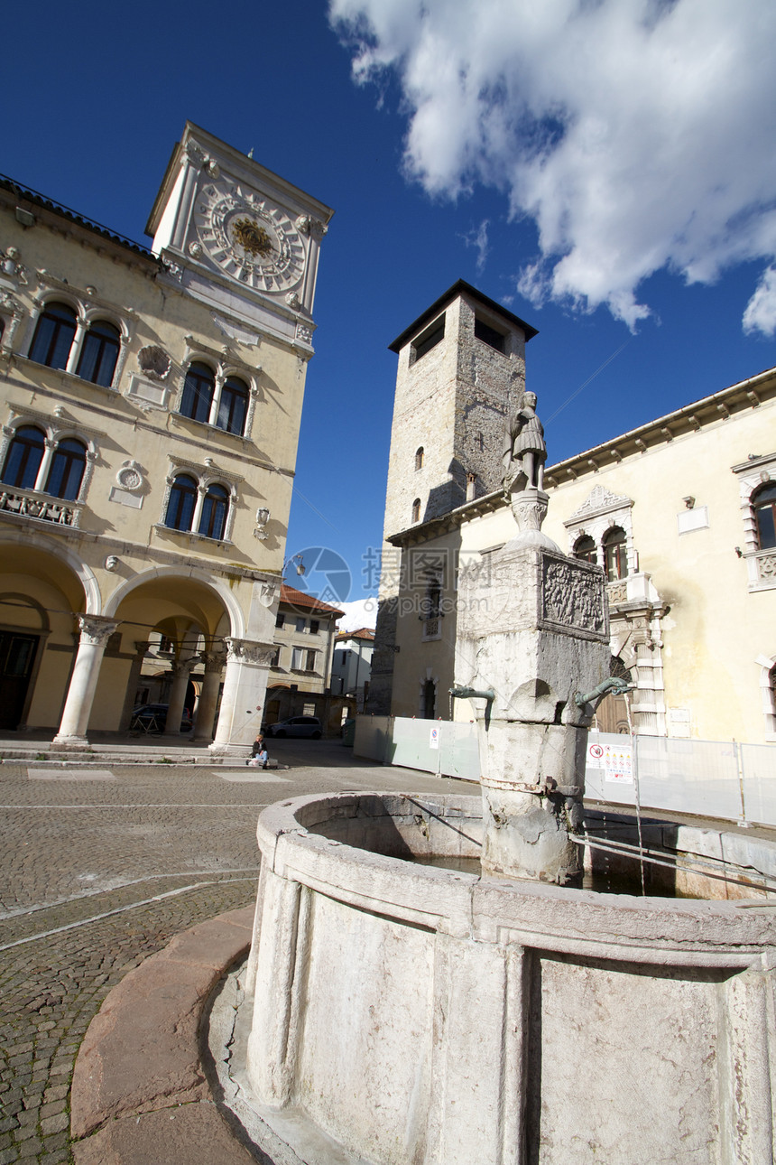 Dolomites市Belluno重要建筑和宫殿大教堂石头首都省会广场城市礼堂天空镜片图片