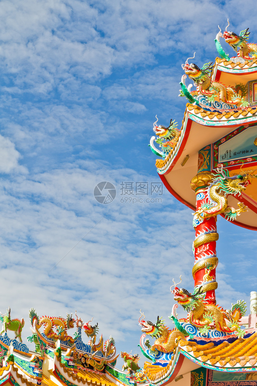 中国神社 美丽的中国神庙 和龙雕像动物雕塑金子力量旅游宗教风水狮子蓝色艺术图片