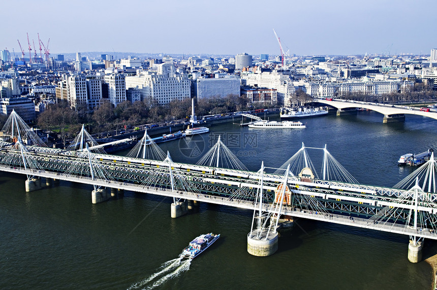 从伦敦之眼观测到的桁架运输旅行铁路桥梁地标曲目建筑学景观行人图片