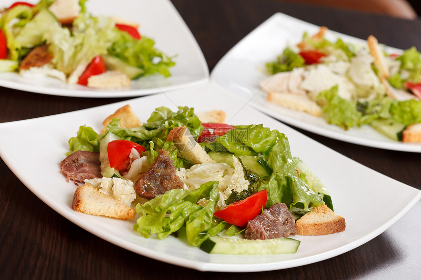 凯撒萨拉德蔬菜长叶刀具面包生产厨房沙拉食谱牛肉食物图片