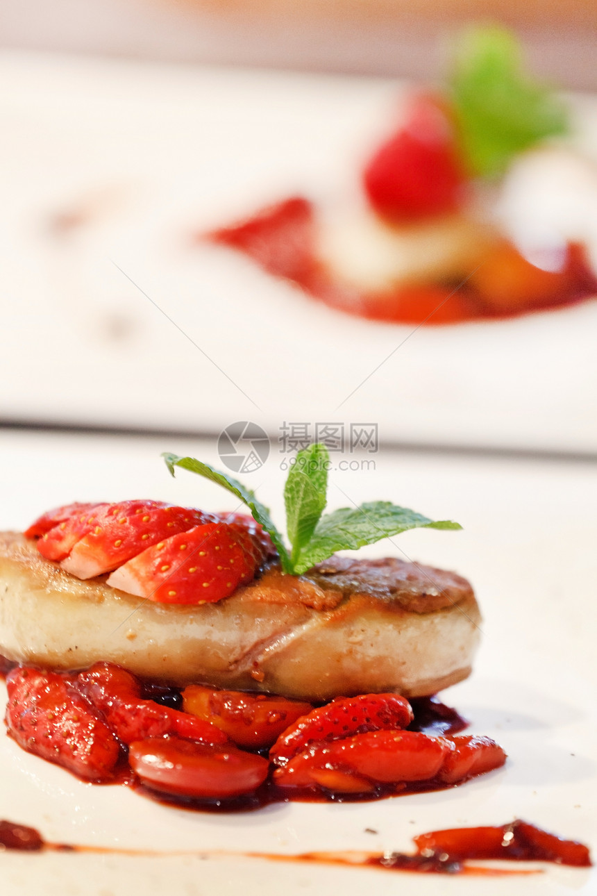 带草莓的鹅肝食物薄荷胡椒餐厅鸭子咖啡店美食脑袋美味浆果图片