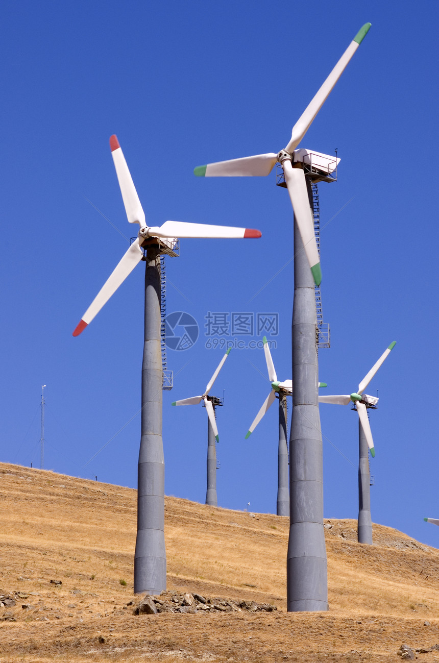 风力发电机农场桅杆创新金属来源燃料蓝色风车旋转刀刃线条图片