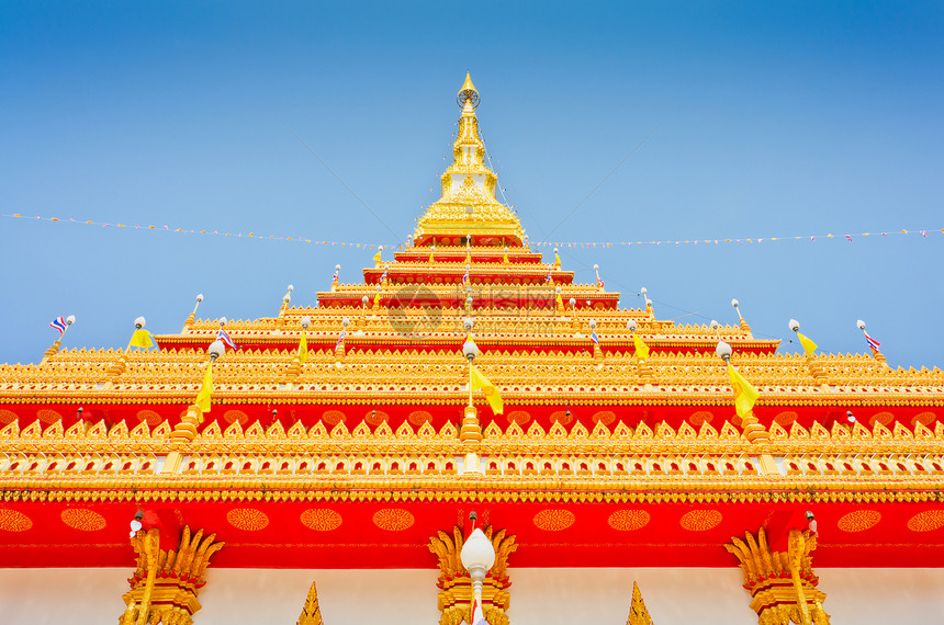 泰国寺庙的金塔旅行游客文化考古学金子天空遗产佛教徒宗教艺术图片