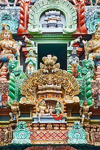 印度寺庙塔上的雕塑建筑学上帝寺庙神庙石头装饰雕像高清图片