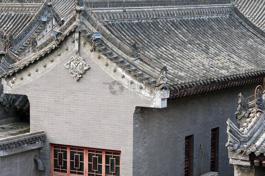 古建筑的屋顶历史地标瓷砖文化游客建筑学灰色场景旅行图片
