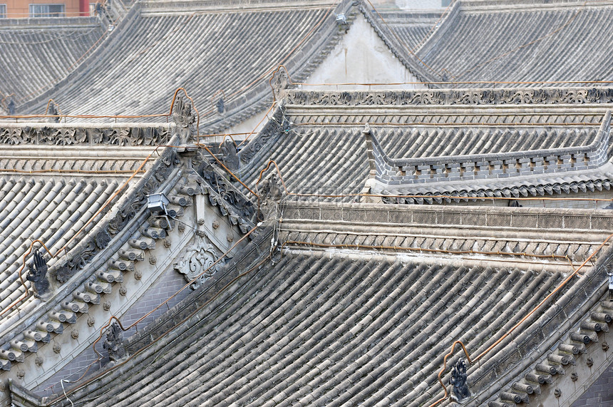 古建筑的屋顶游客建筑学瓷砖地标场景历史灰色旅行文化图片