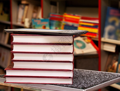 由电子图书阅读器组成的丰富多彩书籍堆放展示教育教科书学习数字化读者阅读图书文学技术背景图片