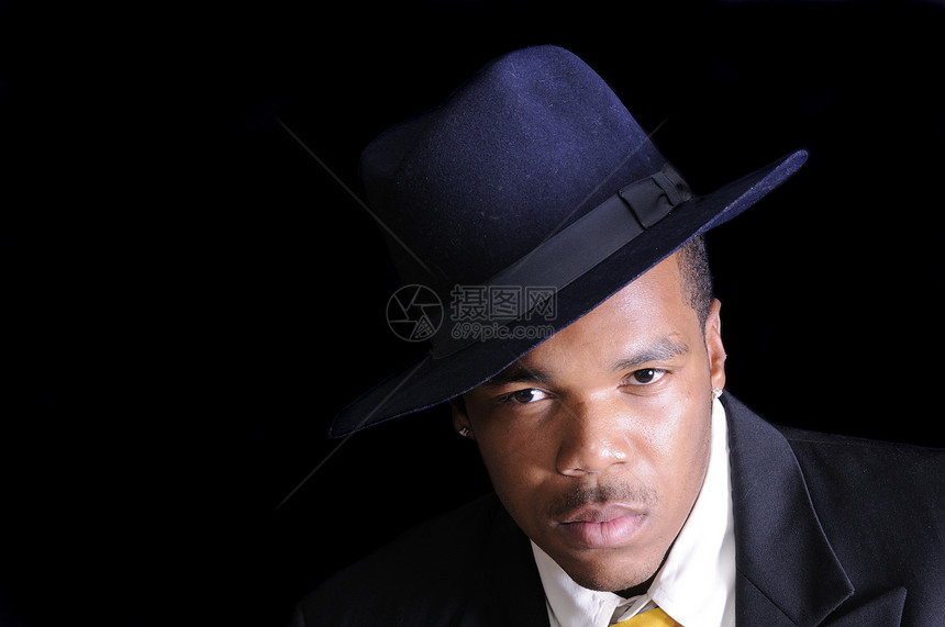 非裔非洲裔美洲青年男子男性耳环帽子多样性男人图片