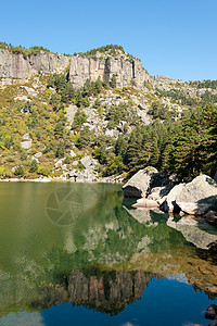 山区环礁湖风景反射高山山脉自然公园高地顶峰森林高清图片