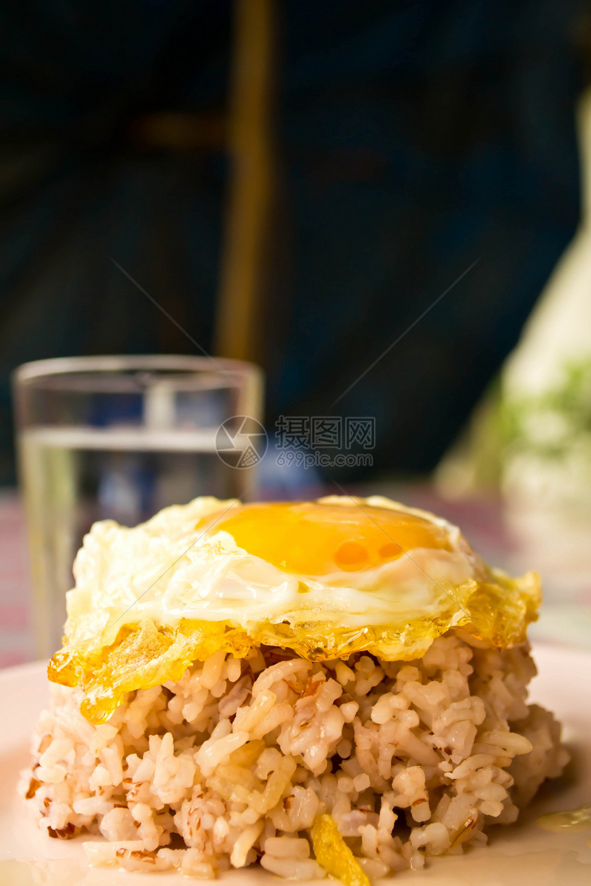 炒鸡蛋和大米盘子饮食烹饪白色香料餐厅食物美食胡椒猪肉图片
