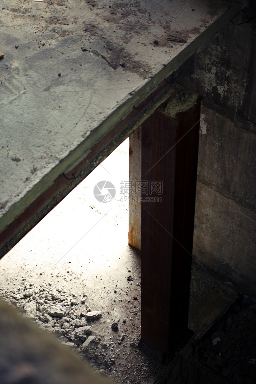 建筑施工工程黑暗地面建筑学阴影高度框架钢筋废墟阳光图片
