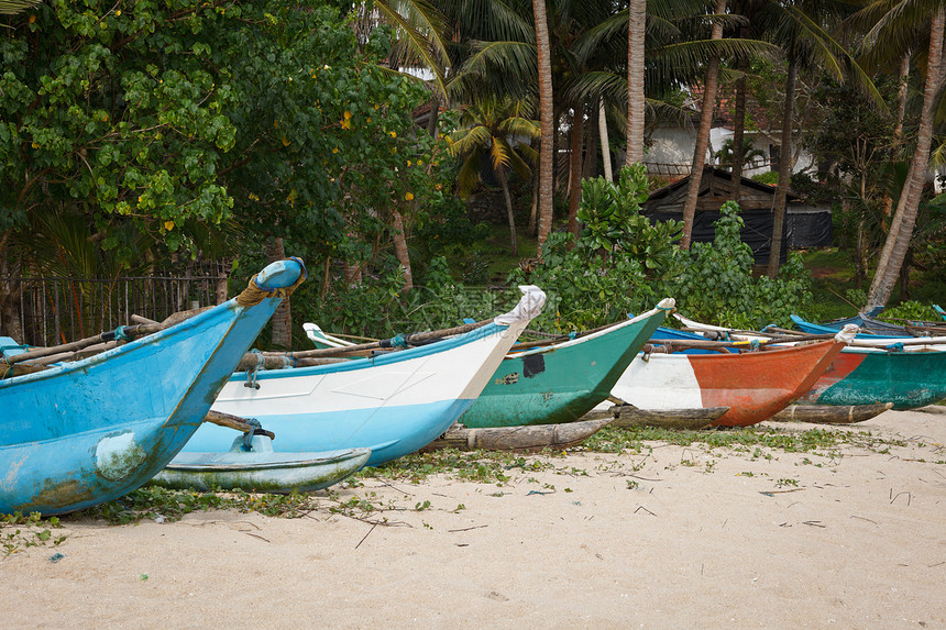海滩上的渔船运输热带钓鱼图片