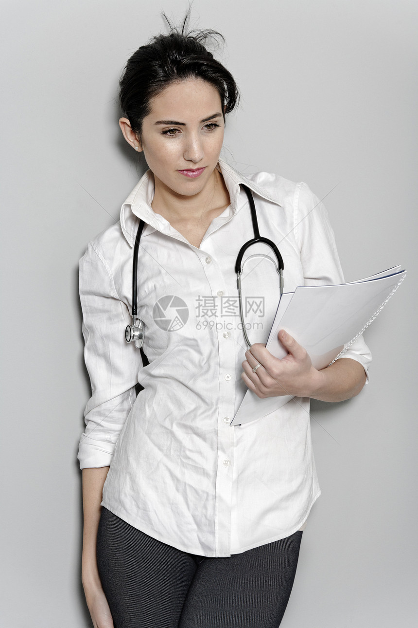 配备听诊器的女医生女士护士微笑学生医疗工作病房女性从业者快乐图片