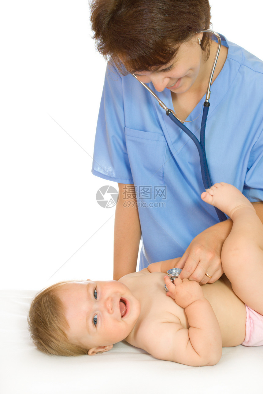 有听诊器和小微笑婴儿的医生图片