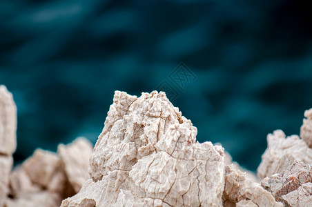 岩石碎盐破碎的灰色的高清图片