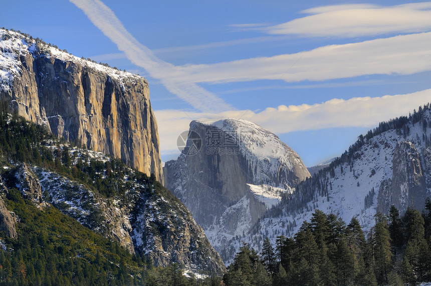 Yosemite河谷花岗岩峰的太阳升起风景公园国家日落蓝色树木岩石花岗岩图片