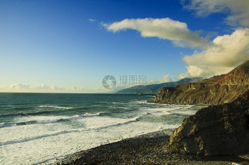 加利福尼亚州海岸日落海景阳光岩石海滩喷涂多云海洋海浪风景图片