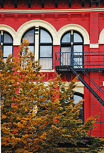 红公寓楼背景图片