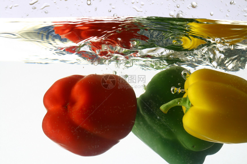 螺旋喷洒食物沙拉香料营养饮食橙子烹饪蔬菜红辣椒胡椒图片