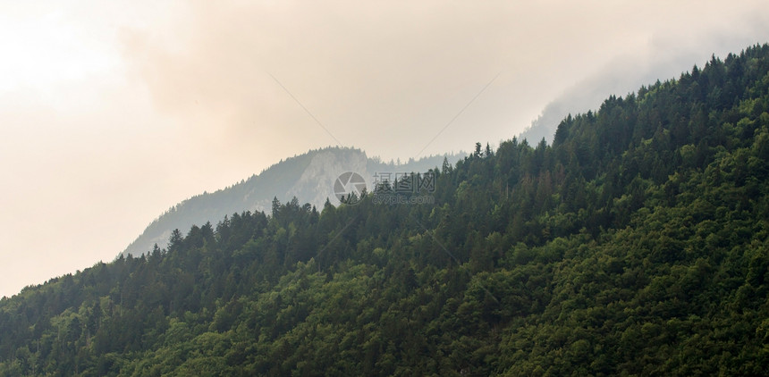 山的景色天空天气环境风景爬坡森林岩石旅行冻结场景图片