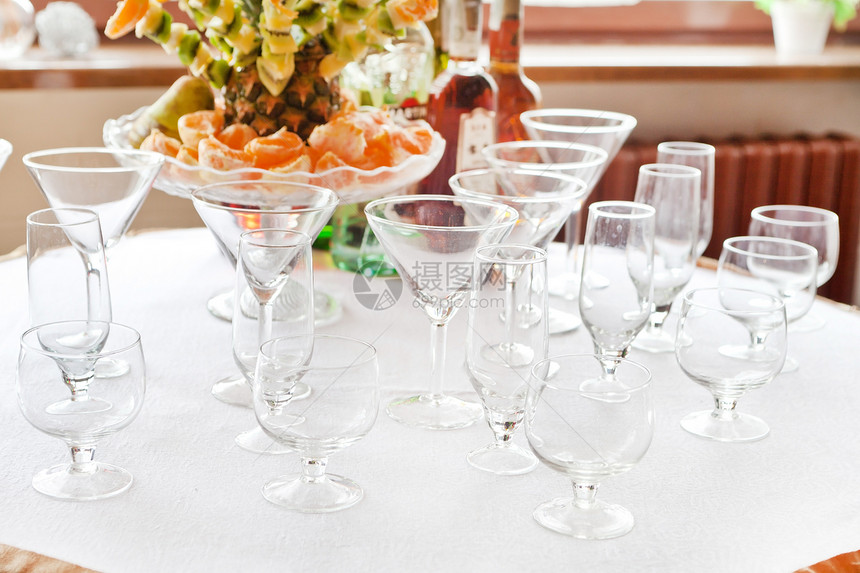 婚礼桌桌餐巾奢华展示奇异果餐厅婚姻食物玻璃桌布念日图片