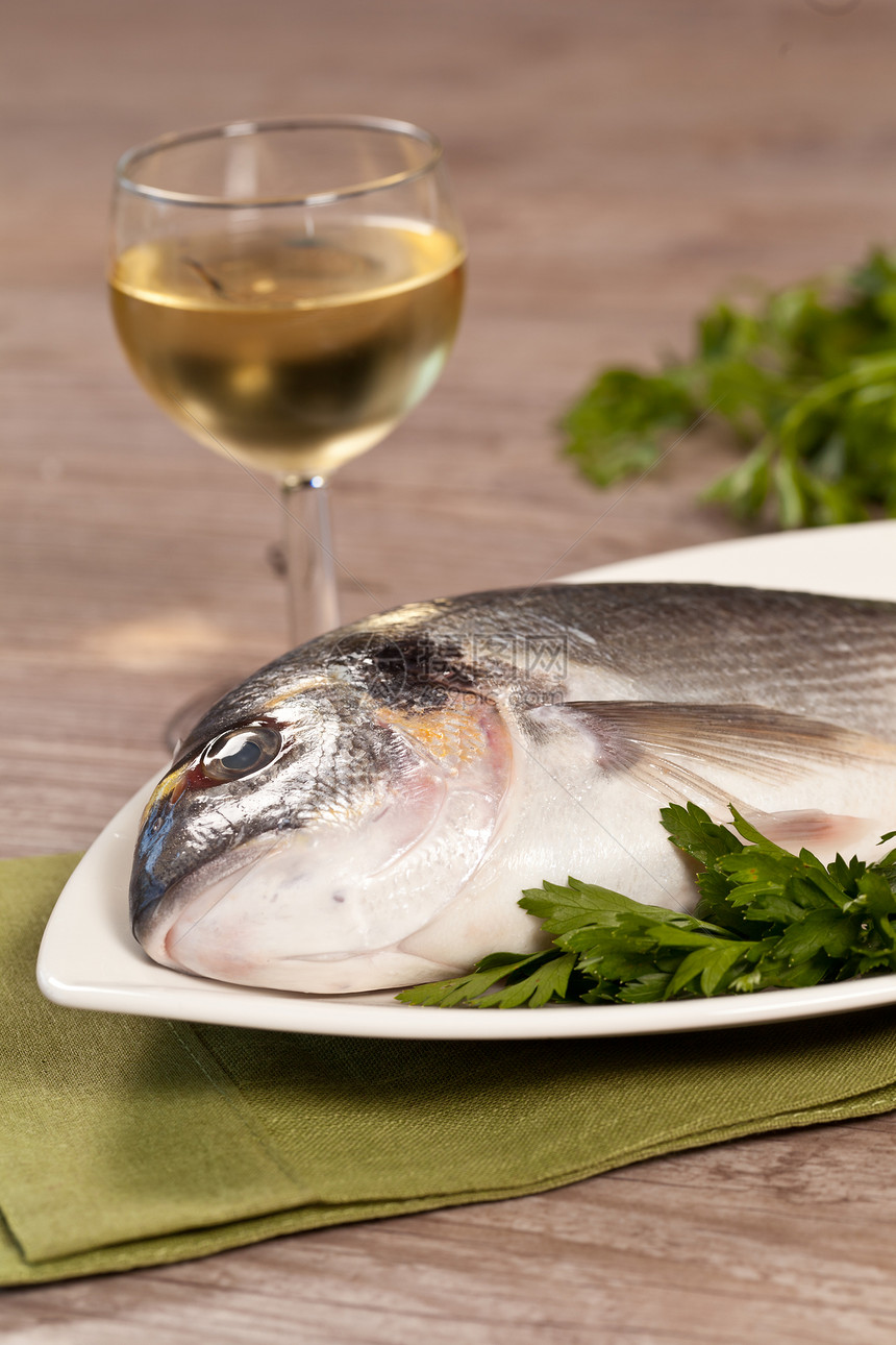 新鲜绿头白酒绿色食物营养鲷鱼饮食柠檬美食餐厅海鲜图片