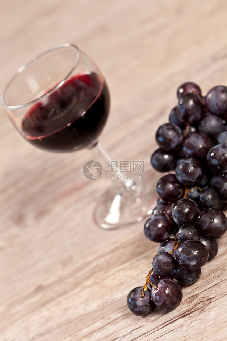 葡萄和葡萄酒玻璃红色食物酒厂季节性饮料水果静物图片
