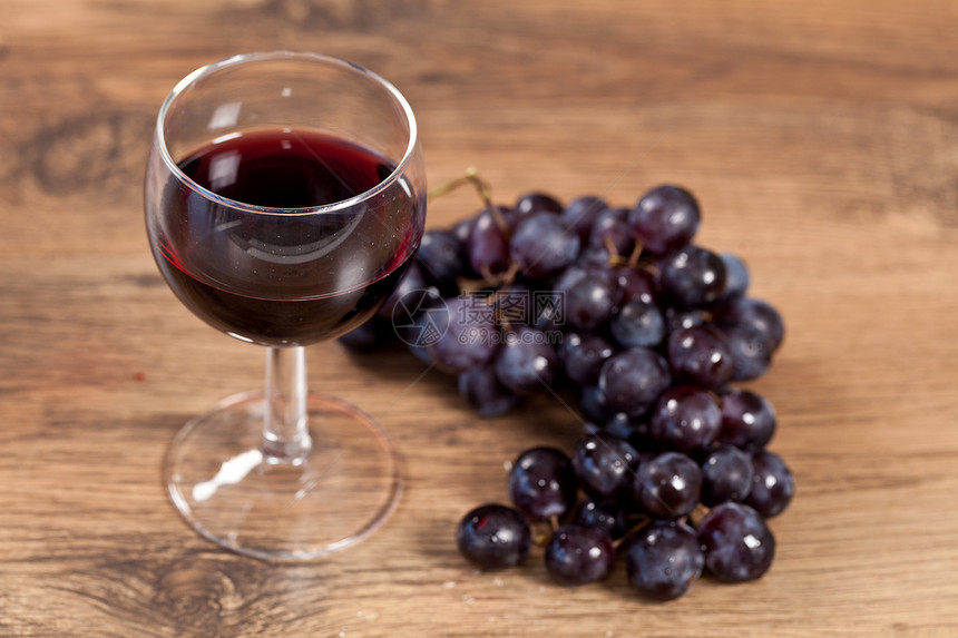 葡萄和葡萄酒食物酒厂红色季节性玻璃饮料水果静物图片
