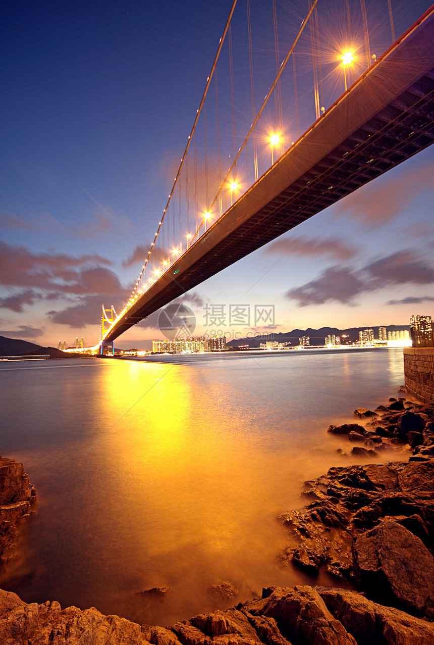 日落时桥地标魔法汽车海洋交通日出石头城市速度小时图片