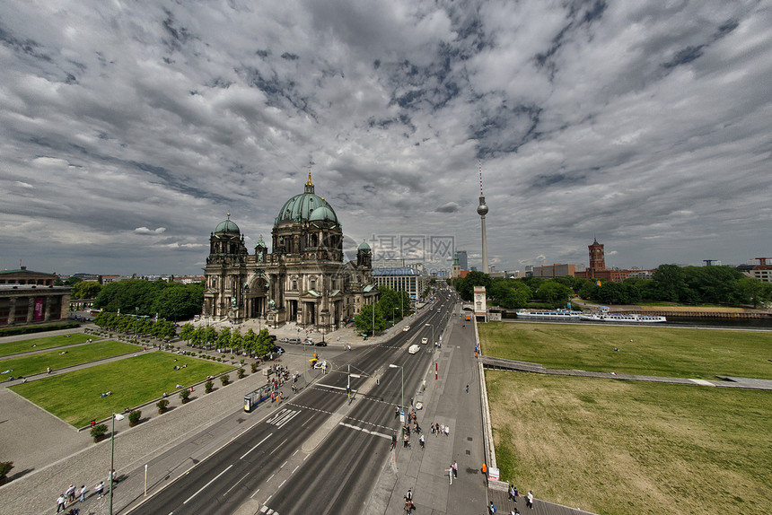柏林多姆 柏林大教堂的美丽景色 在夏季日景观天空历史天炉信仰纪念碑风格游客蓝色城市图片