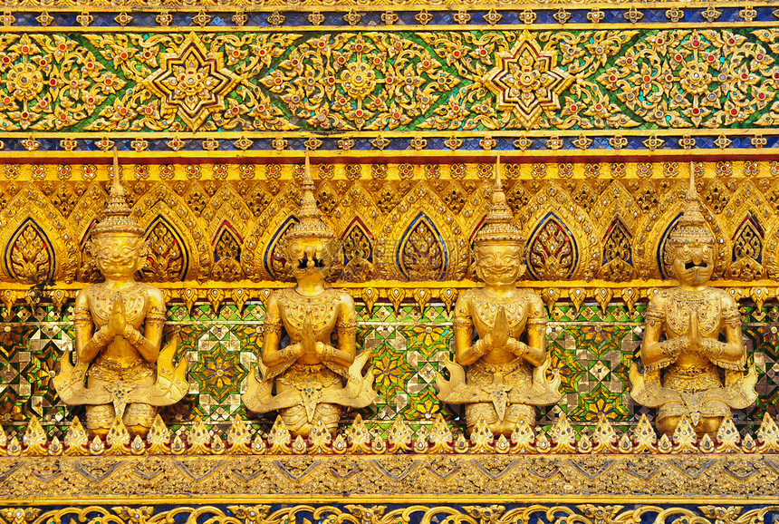 在寺 的泰国传统角度祷告绘画旅行金子手工文化寺庙佛教徒历史雕像图片