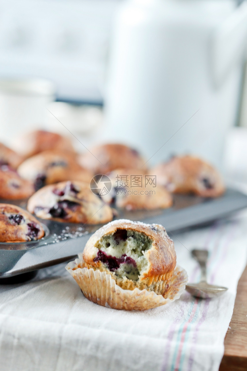 蓝莓松饼食物浆果甜点粉末蛋糕砧板厨房勺子烤箱图片